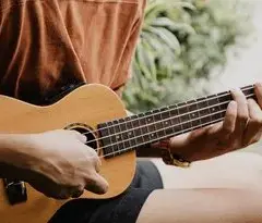 7 kreatywnych sposobów jak ozdobić ukulele w domowym zaciszu