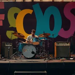 Foals: Jak brytyjska grupa na zawsze zmieniła oblicze indie rocka?