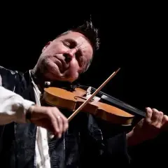 Mistrzowie skrzypiec jazzowych: niezwykłe historie polskich muzyków