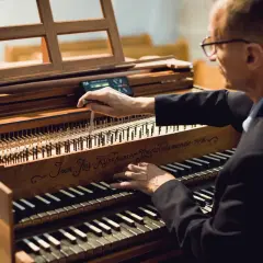 Ile strun ma pianino? Zaskakujące fakty o dźwięku i budowie