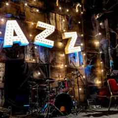 Tajemnicze style muzyki jazzowej w krzyżówce. Rozwiąż zagadkę!