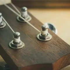 Naucz się jak nastroić ukulele w 4 prostych krokach - poradnik dla każdego