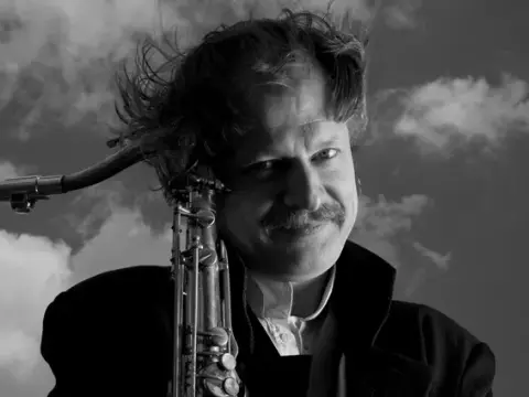 Stan saksofonista jazzowy: jego wpływ na cool jazz i bossa novę