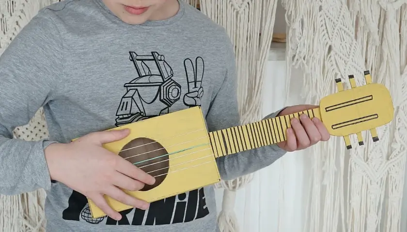 Zrób własne ukulele z kartonu: prosty sposób na domowy instrument