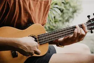 7 kreatywnych sposobów jak ozdobić ukulele w domowym zaciszu
