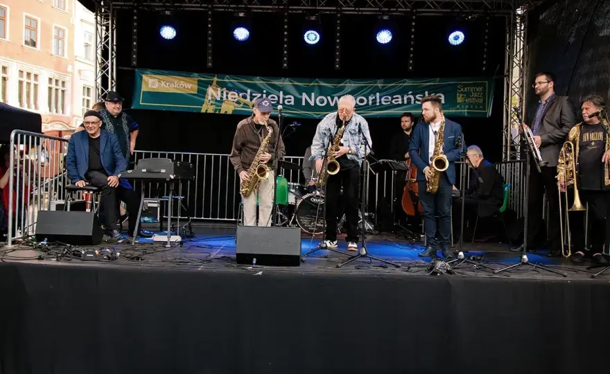 Magiczny festiwal zaduszny w Krakowie: muzyczne wspomnienia jazzu, które poruszają duszę