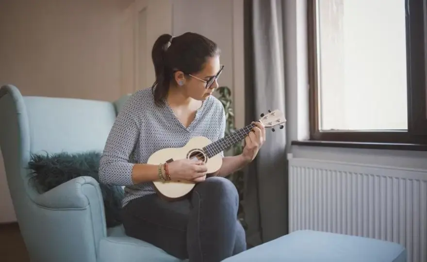 Jak zagrać Dni których nie znamy na ukulele - szybki kurs dla początkujących