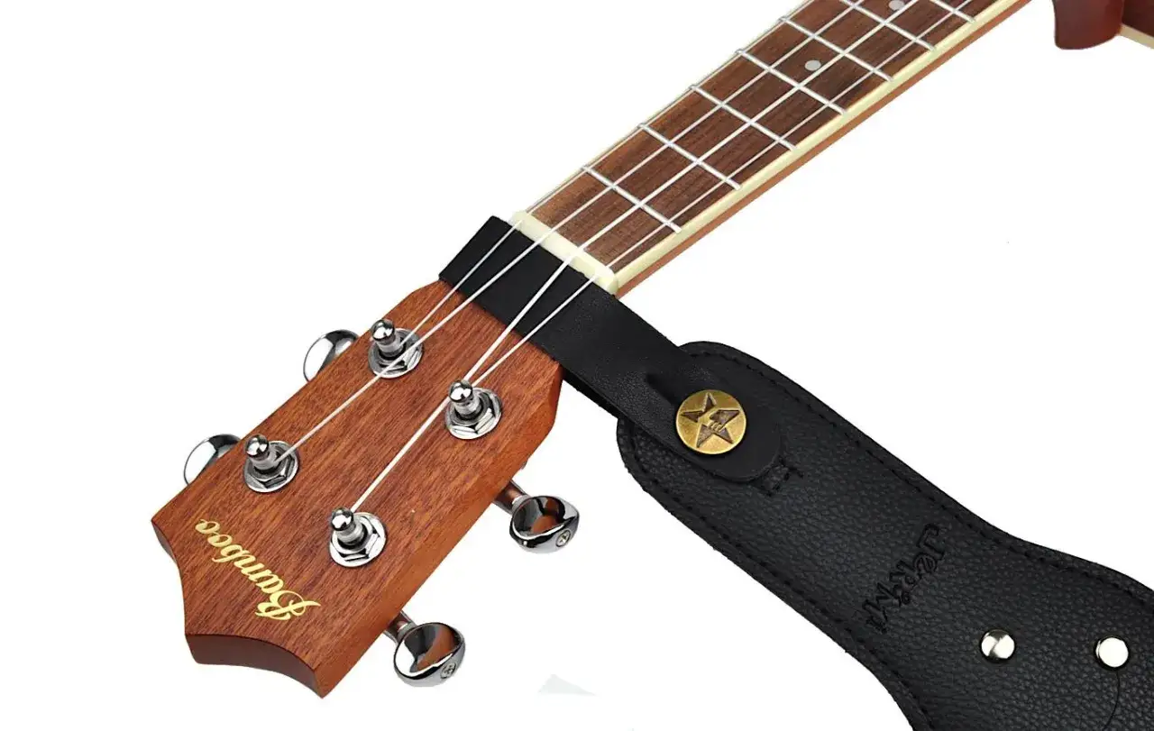 Zdjęcie Kompletny poradnik jak założyć pasek do ukulele: prosty montaż krok po kroku